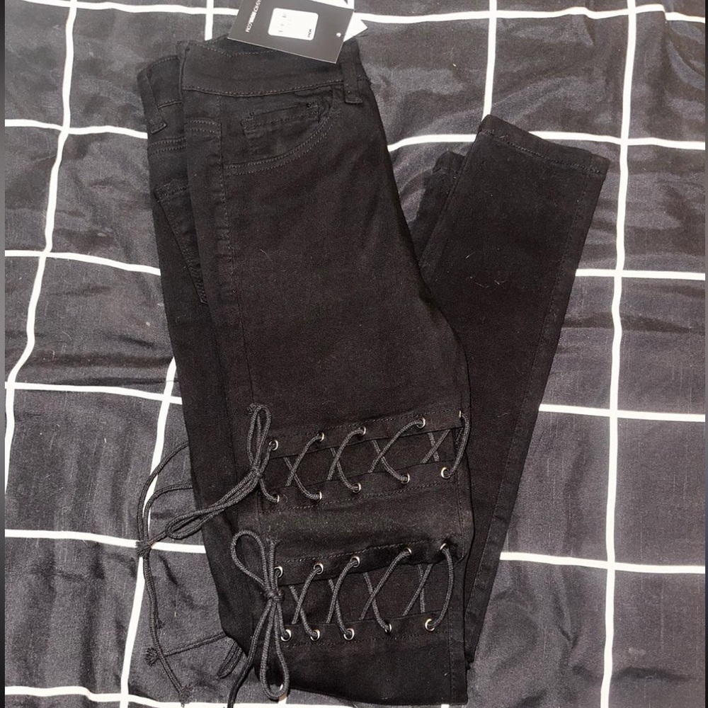 BNWT FASHION NOVA SKINNY JEANS WITH LACED UP SLITS
